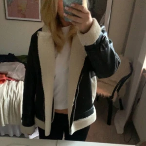 Super fin vinterjacka  - Säljer nu denna super snygga och varma vinterjacka från Pimkie köpt på Zalando 