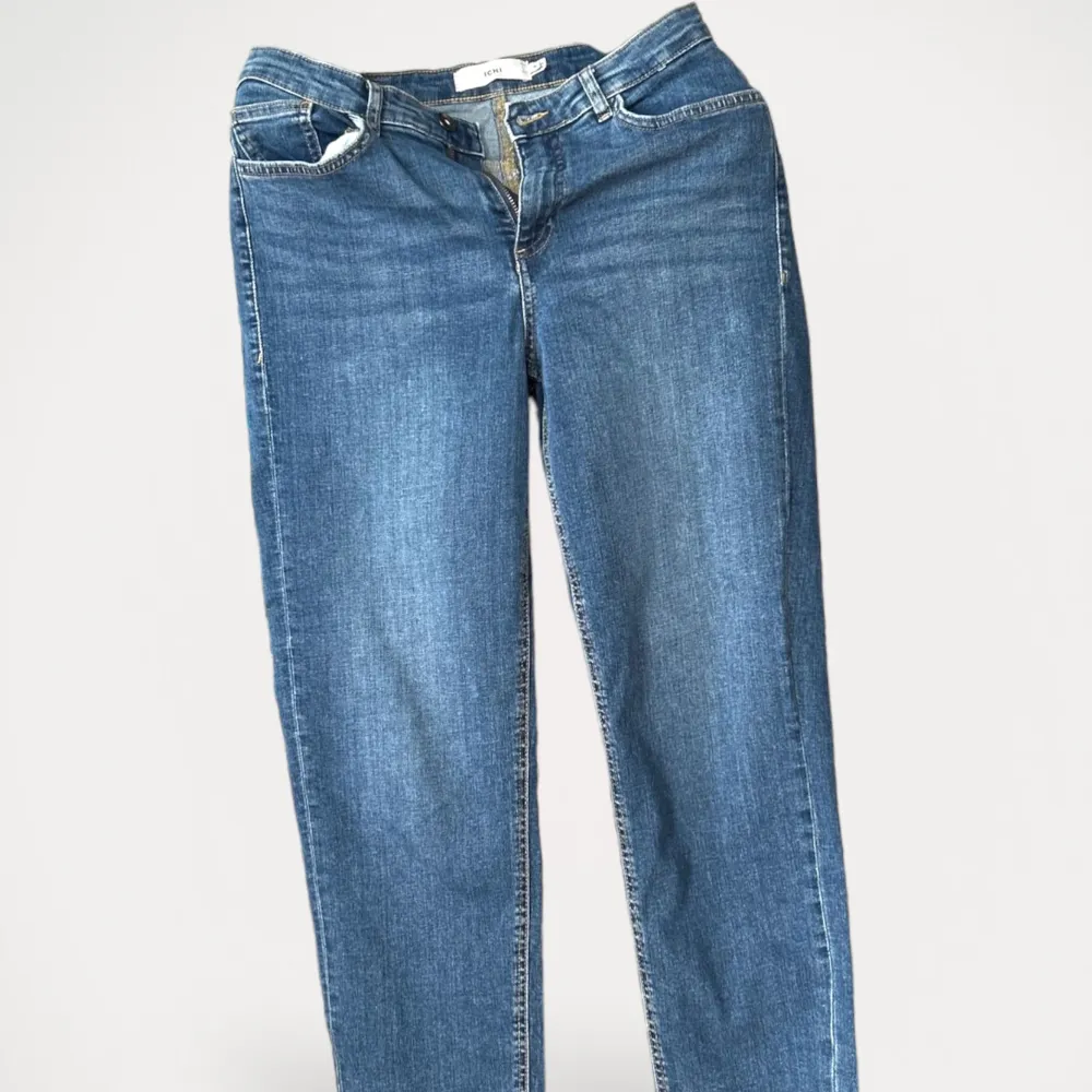 Jeans från Ichi, modell Iht Wiggy raven. Använd, men utan anmärkning.  Storlek: 30 Material: Bomull. Jeans & Byxor.