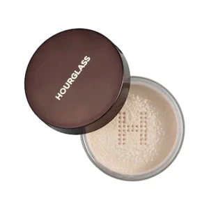Settingpowder  - Helt nytt setting powder från hourglass. Bästa settingpowderet på marknaden. Köptes för 240kr, säljer för 109kr🫶🏼Mini size