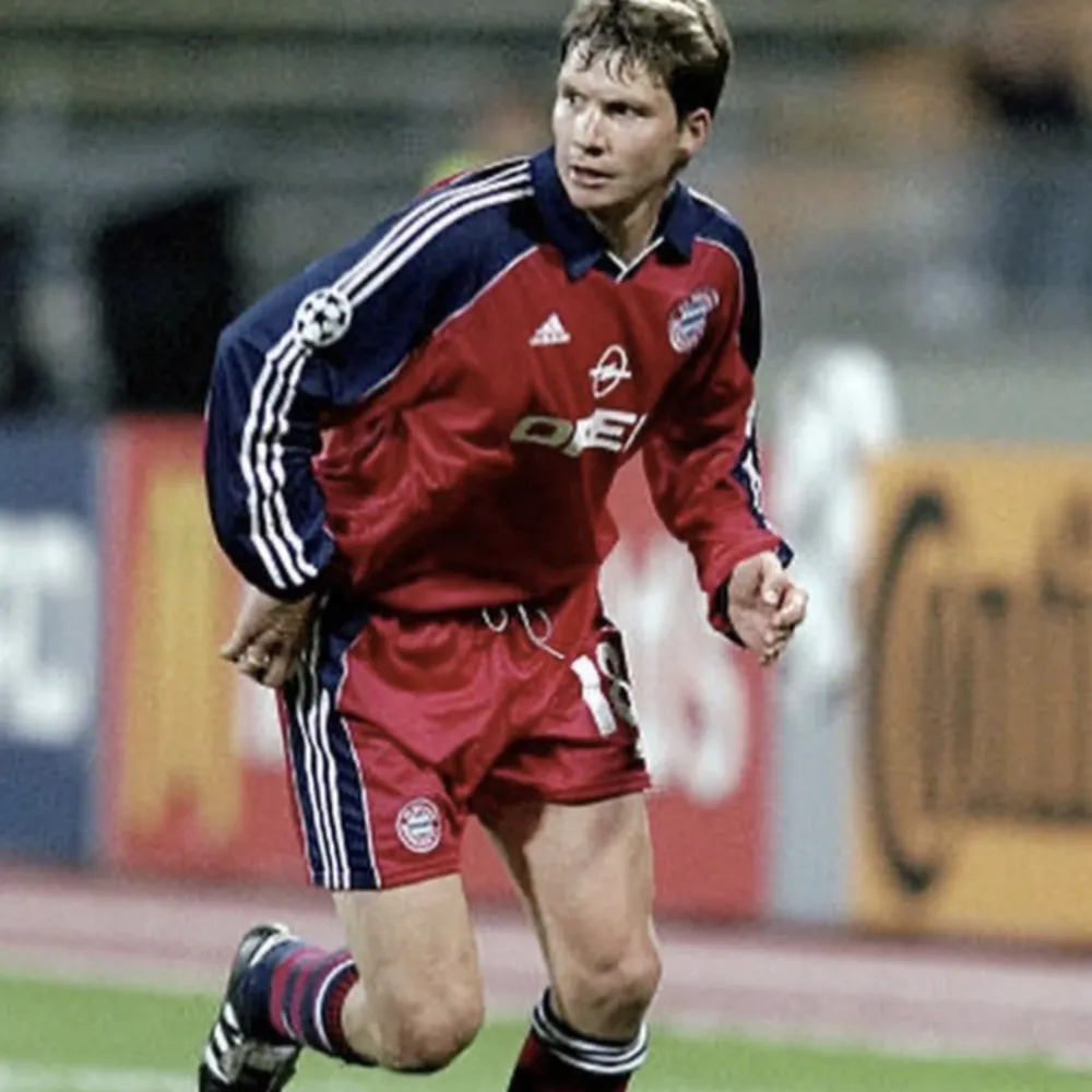 En cool Bayern München tröja från säsongen 1999/00, den är i perfekt skick och är väldigt rare. Det står ingen storlek men skulle gissa medium. T-shirts.