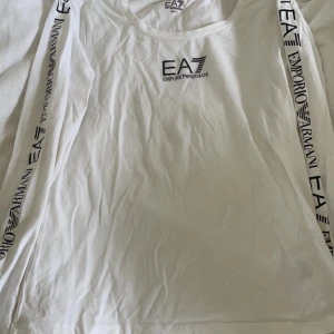 Ea7 - Lång armad ea7 tröja aldrig använda. 