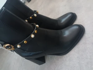 Helt nya Zara ankle boots  - Sälja helt nya oanvänd Zara ankle boots med etiketten 