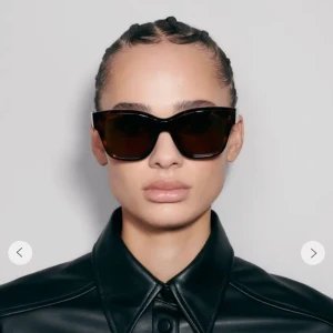 CHIMIS - Super fina chimis i 07 tortoise (brun typ) köpte för en månad sen ungefär!! Nästan aldrig använda!!!!💓💓 kom provat för bilder! KVITTO, FODRAL, LÅDA KOMMER MED!! Kan tänkas diskutera priset!