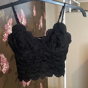 Linne  - Svart linne från newyorker i nyskick då den endast är tvättad och testad! 