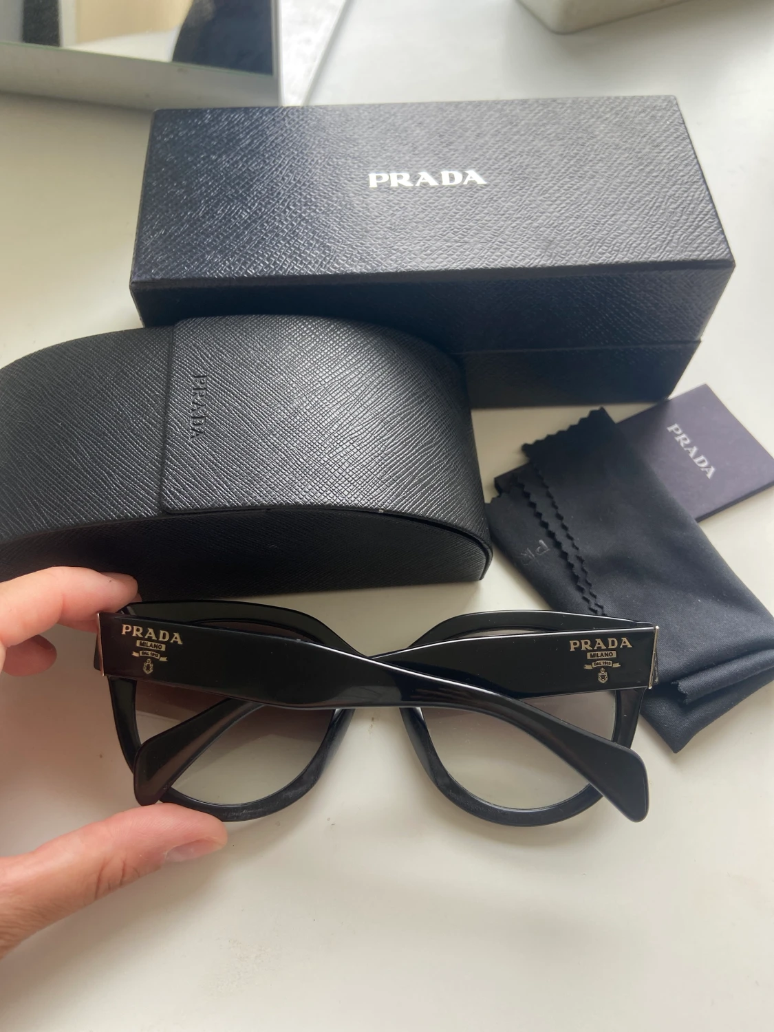 Prada solglasögon  - 90