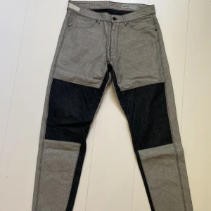 ADNYM double knee  - Ett par ADNYM double knee jeans med baggy fit