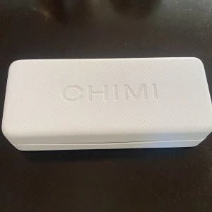 Chimi solglasögon - Superfina somriga ljusgula solglasögon från chimi. Inga fel på de! Inga repor eller så, knappt använda! Färg: Yellow 08