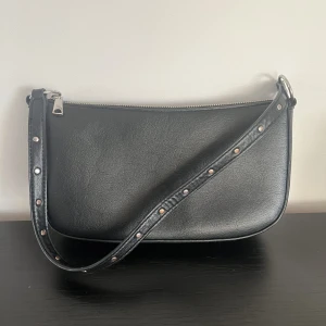 Handväska  - Svart handväska 