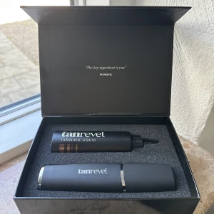 Tanrevel PRO - Allt ingår såsom laddare och vätska. Cirka 75 % kvar av vätskan. Fungerar felfritt. Nypris 1299 kr.