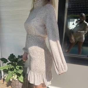 Sommarklänning - Somrig klänning i storlek S 🤍