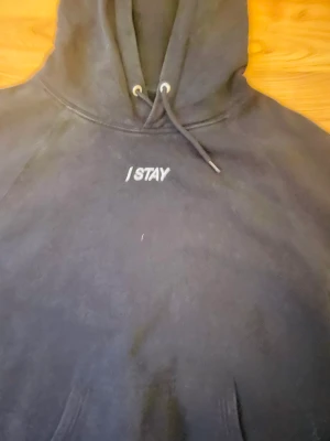 /Stay hoodie - Köpt på carlings för 400kr, knappt använd 