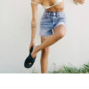 Shorts  - Säljer mina jättefina shorts från zara, kommer ej till användning längre! Köptes för 359kr