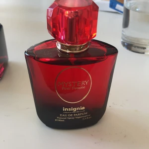 Parfym  - Säljer en eau de parfym Mystery en dupe på hypnotic poison