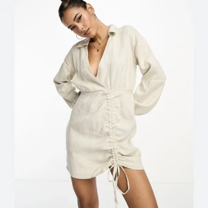 Linneklänning - En jättefin helt oanvänd linneklänning från Na-KD. Storlek 40 - true too size!