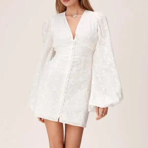 Adoore - Säljer två nya adoore klänningar storlek 34 och 36.  36 är helt slutsåld på hemsidan Skriv bud 