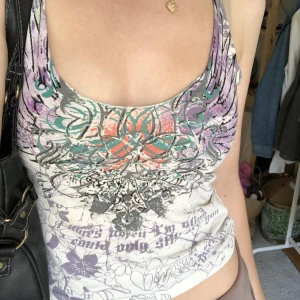 Y2k topp - Asfet topp med y2k tryck. Pris + frakt