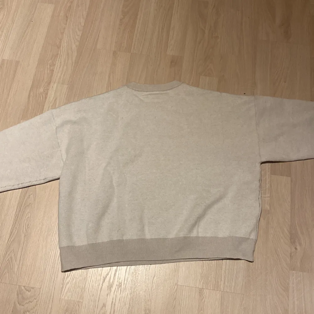 Sweater från Frank Oceans album Blonde. Storleken på tröjan är L, men den passar som en S/M. . Stickat.