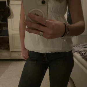 Jeans - Säljer dessa snygga mid waist, straight jeans❣️