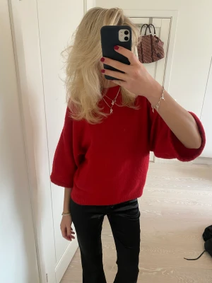 Stickad tshirt  - Såå sjukt snygg stickad tshirt från Nelly som väldigt mycket liknar de från &other stories🥰 bra skick 