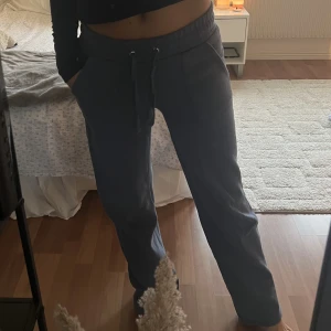 Mjukisbyxor - Knappt använda blåa mjukisbyxor från lager 157 i storlek S🩶 dessa går längre inte att få tag på hos lager 157