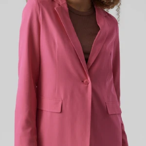 Kavaj  - Rosa kavaj. Aldrig använd. Lappen sitter kvar. Ordinarie pris 499. 