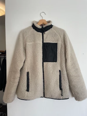 Carhartt pilejacka  - Grym pilejacka som funkar i alla väder! Strl M, passar både dam och herr 