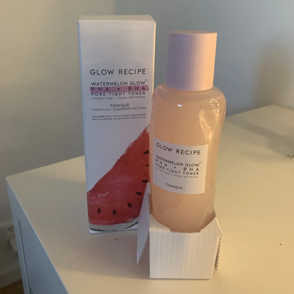 Jag säljer denna glow recipe toner som är helt oanvänd. Den kostar 399 eftersom de är ganska dyrt att beställa in till Sverige men jag är villig att diskutera priset om man är snäll❤️. Skönhet.