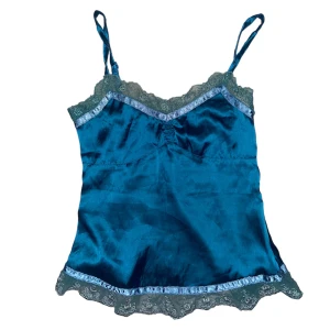 Linne  - Har slitage, kan skicka bild. Kontakta vid intresse <3