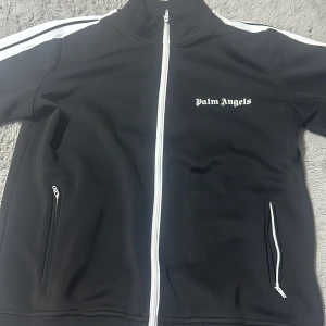 Palm angels tröjan  - Ja köpte d förra månad 