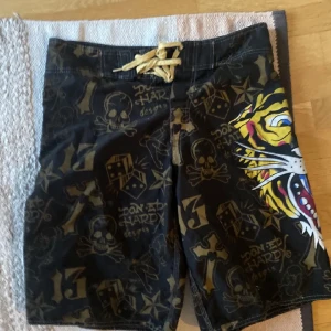 Ed hardy shorts - Till kund 