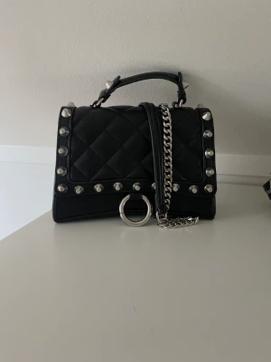 Zara väska! - ONESIZE Jättefin liten väska från zara💓