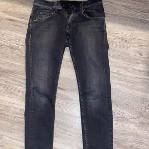 Ett schyssta par Tiger of Sweden jeans i perfekt skick! Helt oanvända! Passform: Slim. 