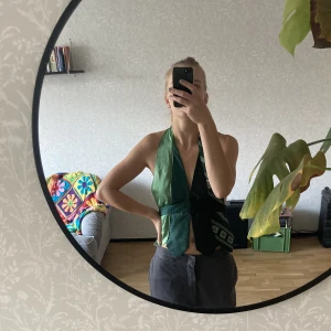 Slips top - En snygg topp gjord av slipsar i gröna toner🌸passar på middagen och partajet 🥳 en garanterad konversationsstartare 
