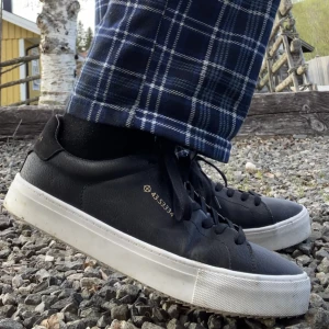 Pull and Bear skor - Ett par skor i nyskick som är enkla och passar till allt från pullandbear. Skriv för fler bilder eller frågor