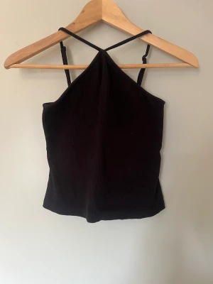 Linne - Svart ribbat linne från Bikbok i storlek S🖤