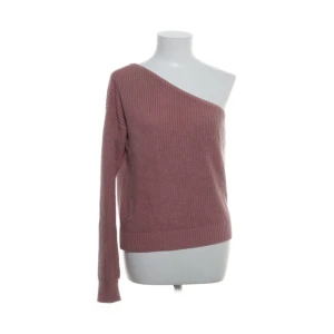 En ärmadtröja - Säljer denhär eftersom den är för stor för mig tyvär💕