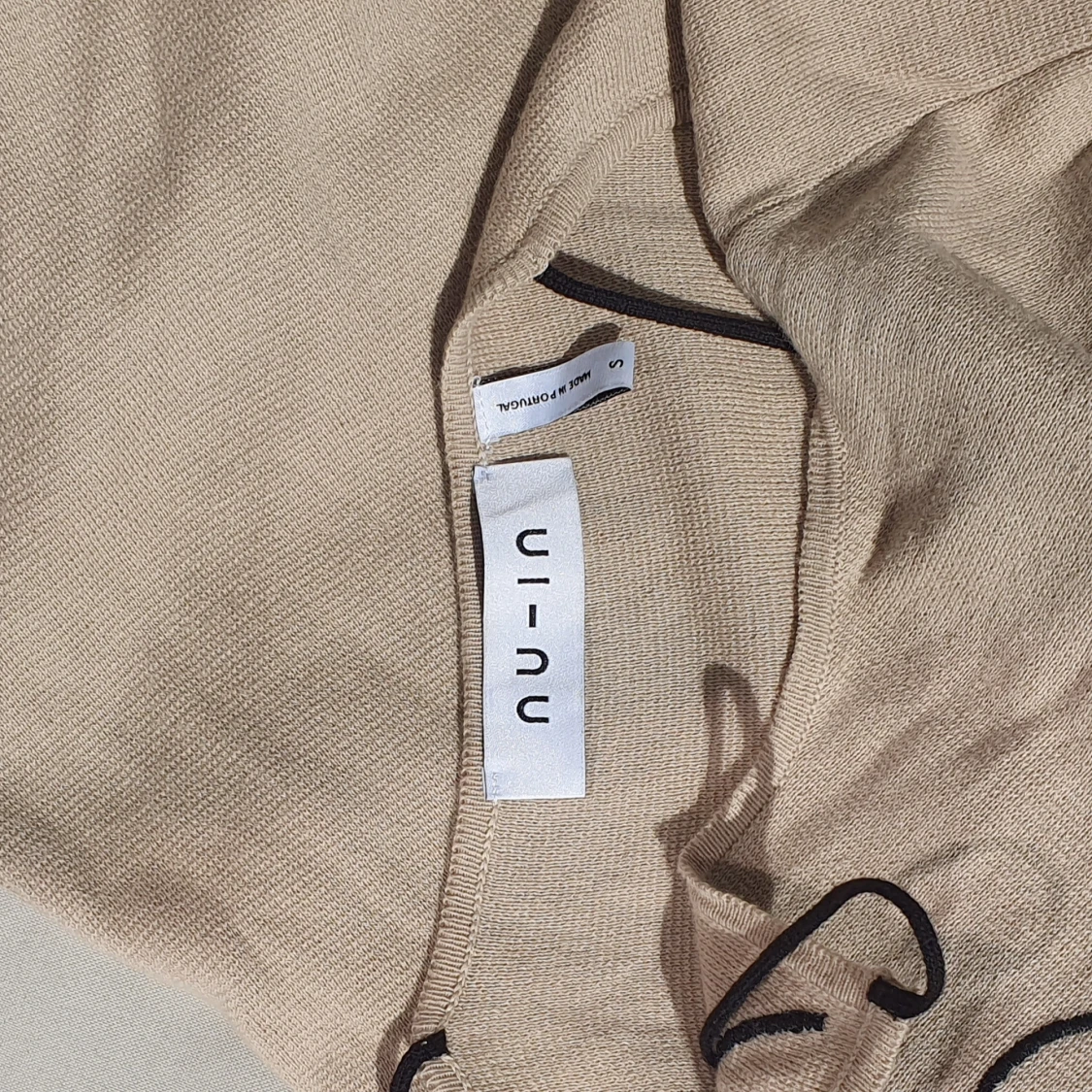 nu-in beige klänning