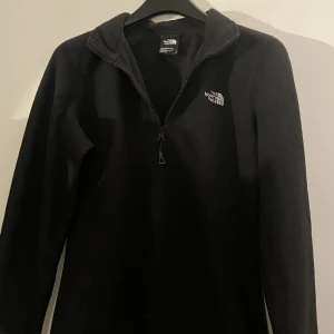 Fleecetröja  - Fleecetröja ifrån north face, använd 1 gång 