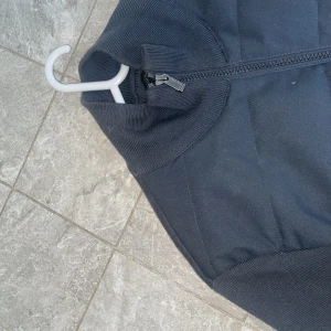 Massimo dutti cardigan - Nyskick köpt i vintras men sällan använd. Skriv ifall frågor eller intresse! Nypris 1200