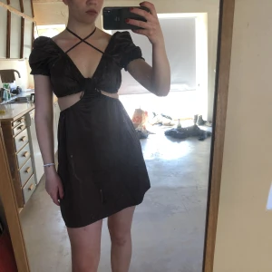 Jättesnygg klänning - Jättecool och snygg klänning från H&M. Sparsamt använd, jättefint skick. 120kr🤩