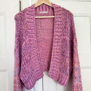 Kofta - Rosa stickad kofta aldrig använd