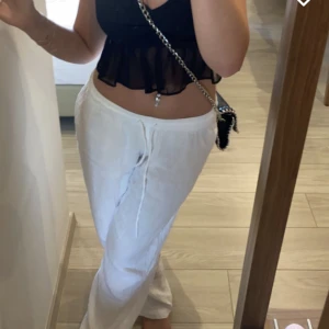 Linnebyxor  - Super fina Linnebyxor från Gina tricot m men passar mig bra som oftast har S