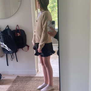 Stickad tröja med knappar för barn - Stickad med knappar