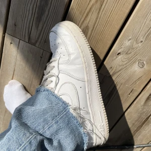 Nike air force 1 Stl. 37,5 - Säljer mina tidlösa Air force 1, Stl 37,5, använda men sparsamt! Superfräscha nu till sommaren! 