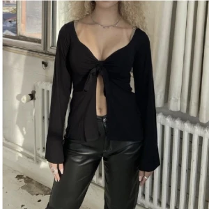 Designbysi - Tröja ifrån designbysi, helt ny med lappar kvar, storlek xs/s. 