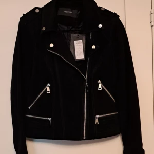 Jacka veromoda  - Helt oanvänd jacka från vero moda med prislapp kvar 