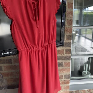 Klänning - Sommarklänning med fina detaljer