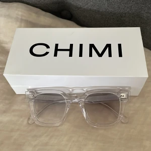 Chimi Solglasögon - Tja! Säljer mina Chimi 04 clear, använda ett fåtal gånger, 9,5/10