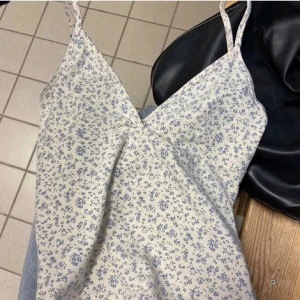 Linne - Ett fint linne från brandy, det är köpt här på Plick. Jag säljer för att den aldrig kommer till användning