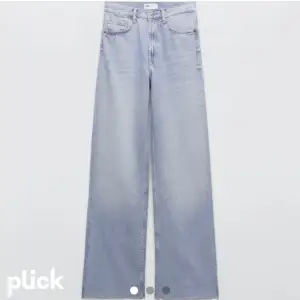 Vida jeans från Zara i storlek 36 i bra skick, nypris 429kr🦋 hör av er vid minsta intresse eller fundering 💓